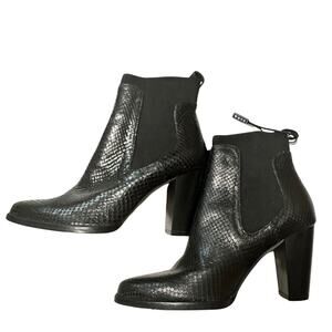 NWT ZARA BLACK SNAKE SKIN ANKLE BOOTS